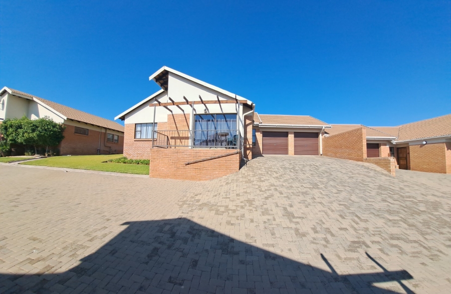 2 Bedroom Property for Sale in Langenhovenpark Free State